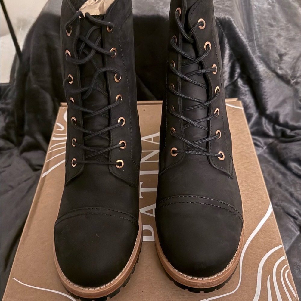 Patina Shadow Black Lace-Up Women's Boots Size 8.5
